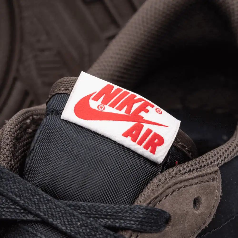 Tênis Travis Scott x Air Jordan 1 Low OG