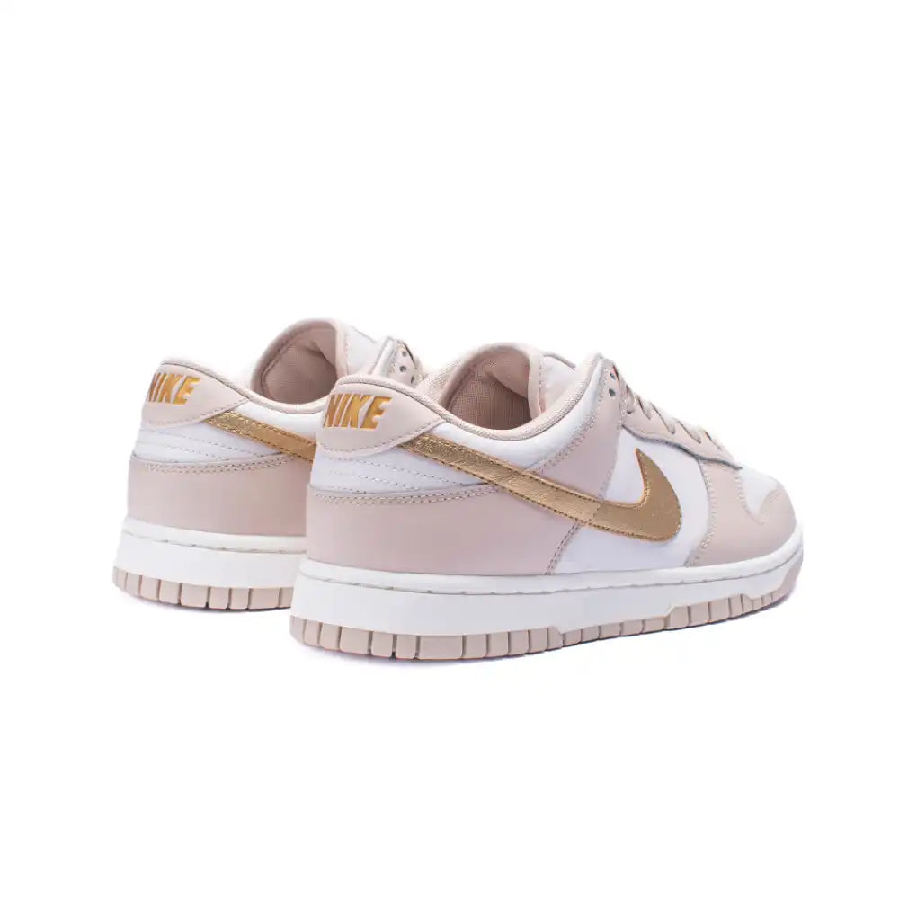 Tênis Nike Dunk Low Phantom Metallic Gold