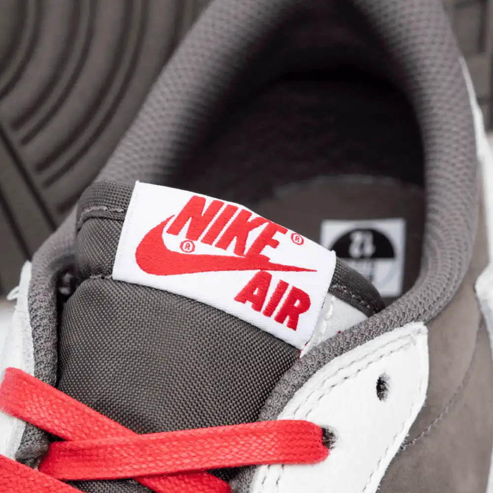 Tênis Travis Scott x Air Jordan "Reverse Mocha”