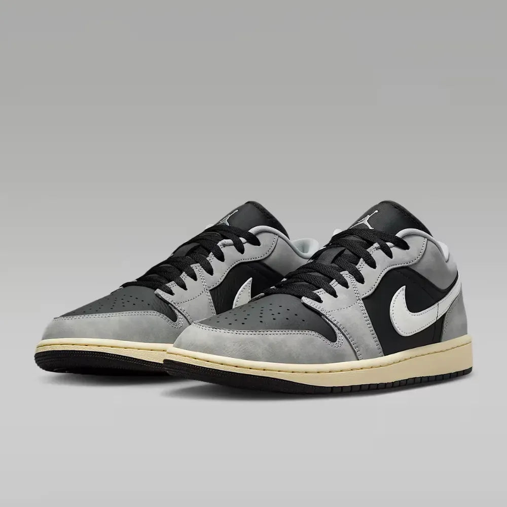 Tênis Air Jordan 1 Low SE Light Smoke Grey Sail Muslin Black