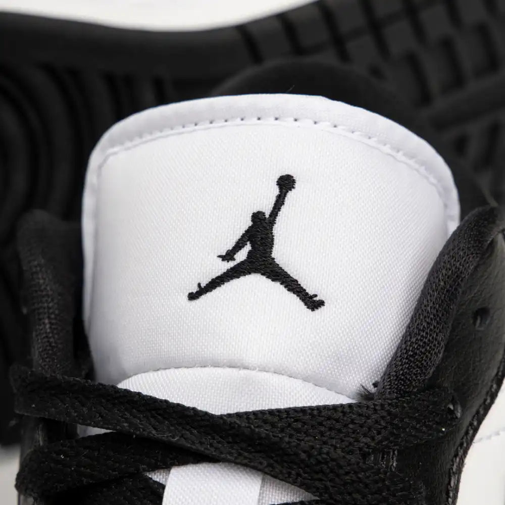 Tênis Nike Air Jordan 1 Low Panda