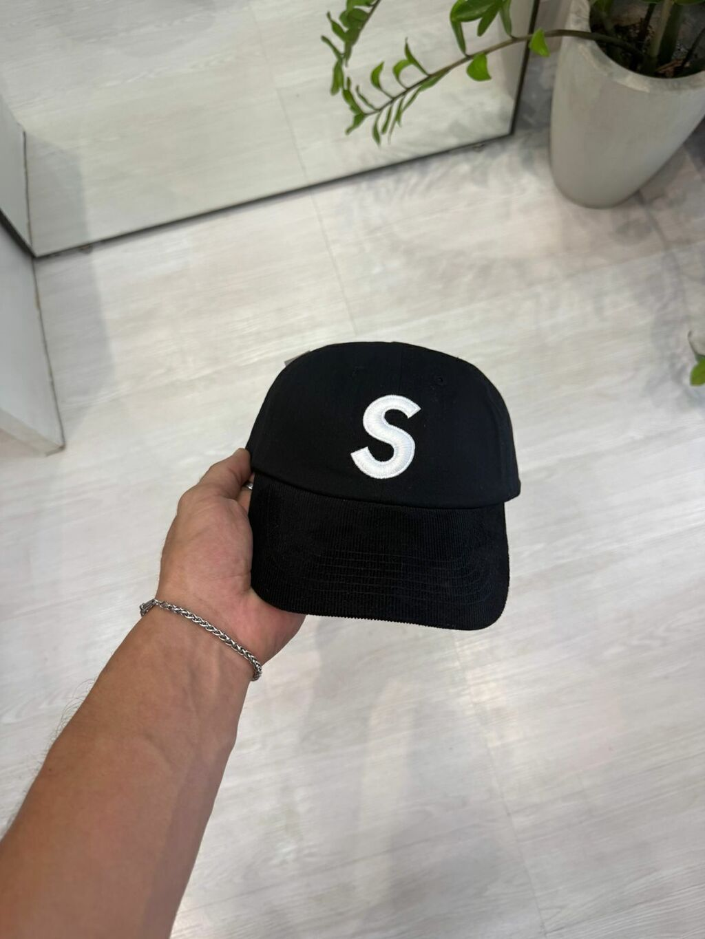 CAP Supreme Preto Logo Bordada